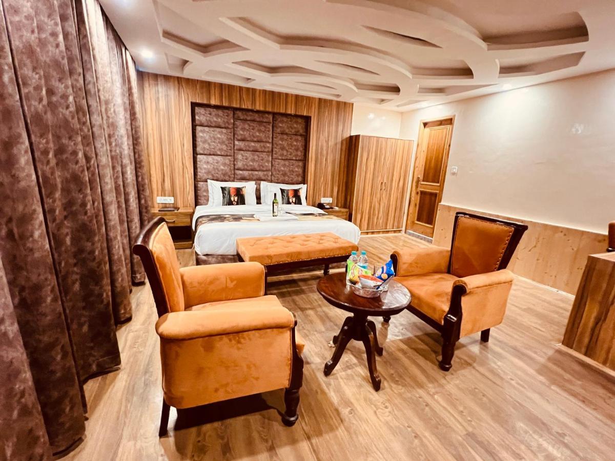 Hill River - Heated & Air Cooled, Near Mall Road - Parking, Lawn, Playing Zone & Much - Couple Friendly Resort Manali (Himachal Pradesh)