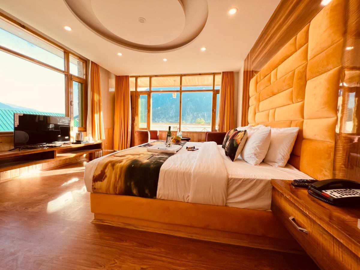 Hill River - Heated & Air Cooled, Near Mall Road - Parking, Lawn, Playing Zone & Much - Couple Friendly 4* Manali (Himachal Pradesh)