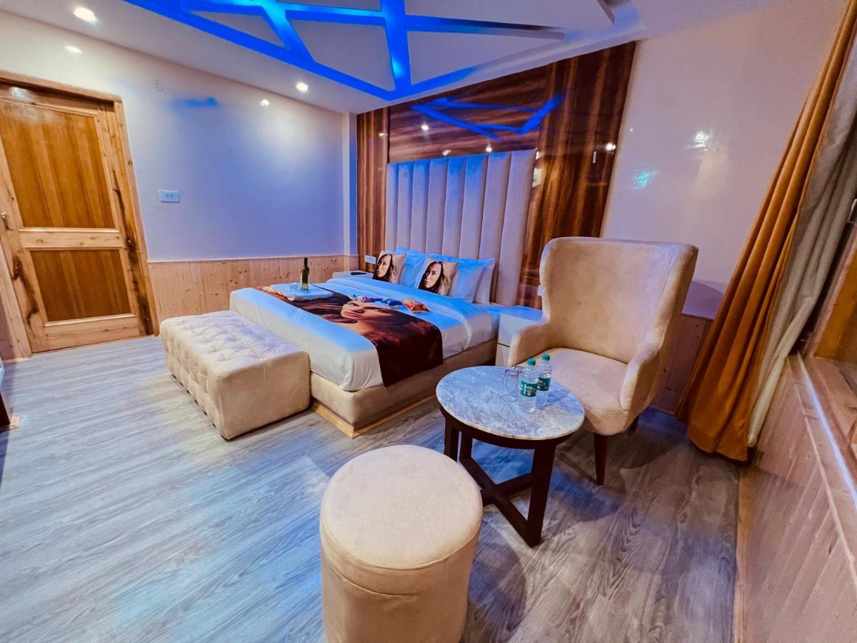 Hill River - Heated & Air Cooled, Near Mall Road - Parking, Lawn, Playing Zone & Much - Couple Friendly Manali (Himachal Pradesh)