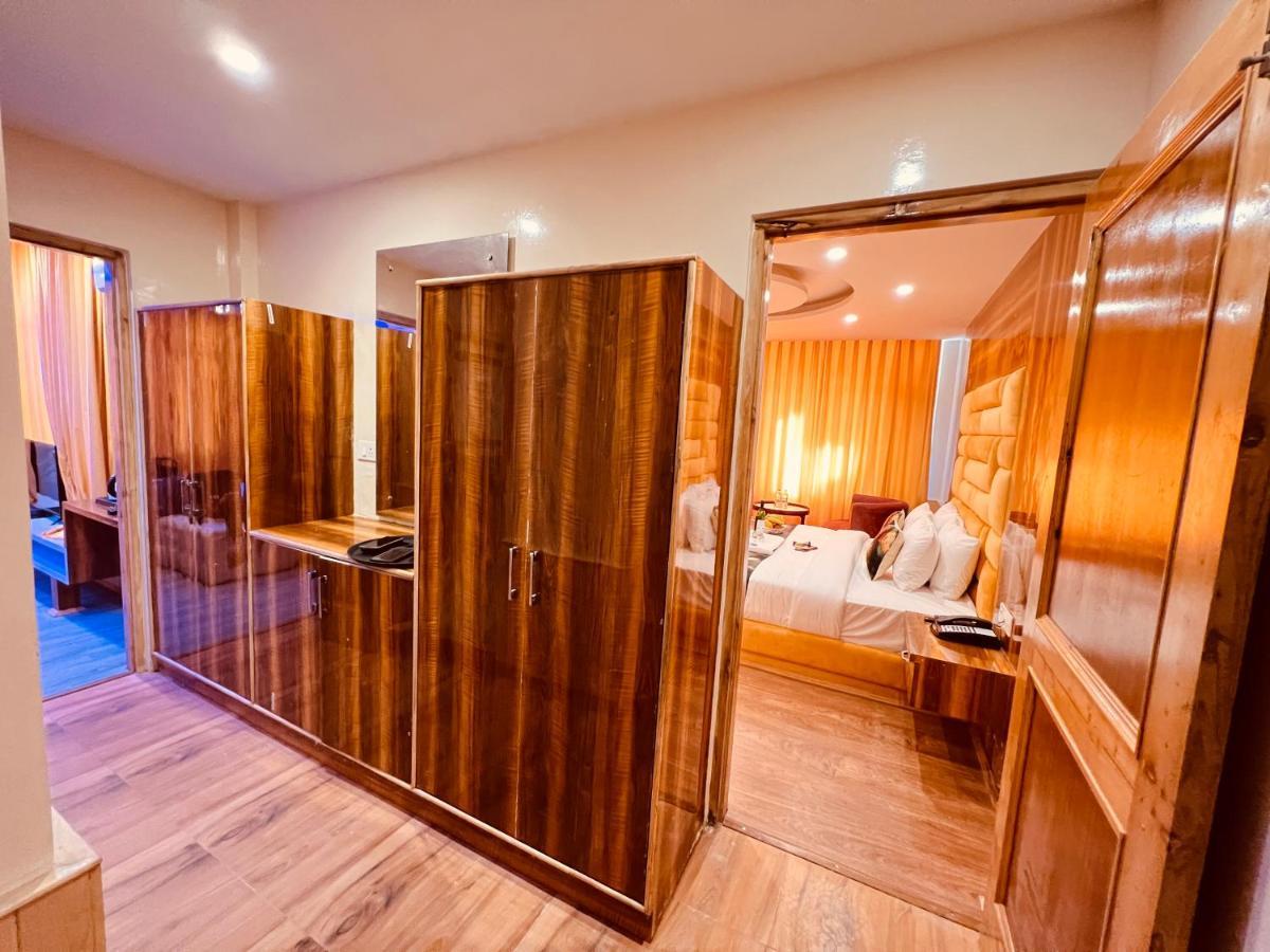 Resort Hill River - Heated & Air Cooled, Near Mall Road - Parking, Lawn, Playing Zone & Much - Couple Friendly 4*