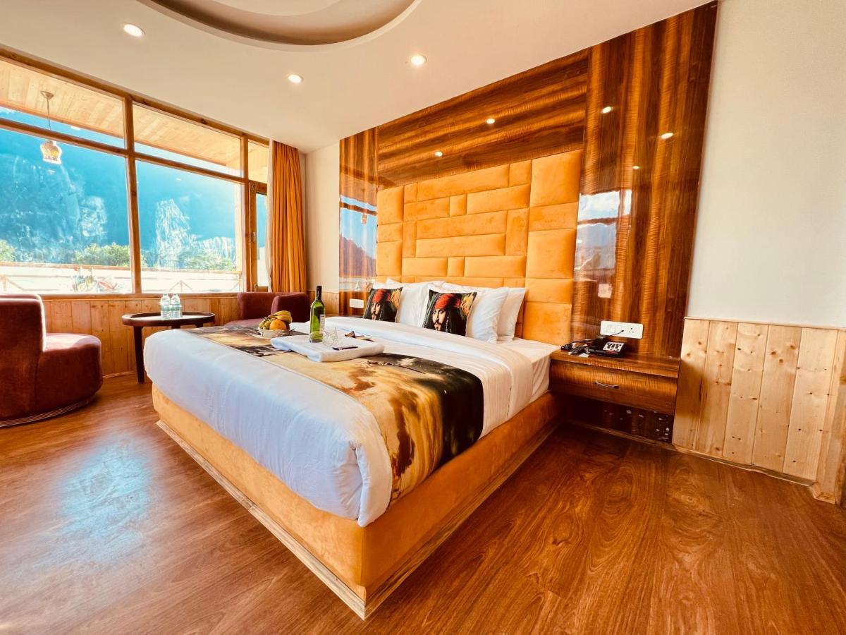 Hill River - Heated & Air Cooled, Near Mall Road - Parking, Lawn, Playing Zone & Much - Couple Friendly Resort