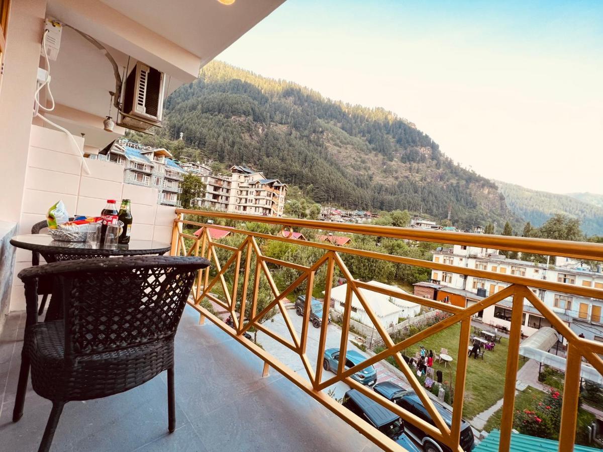 Hill River - Heated & Air Cooled, Near Mall Road - Parking, Lawn, Playing Zone & Much - Couple Friendly