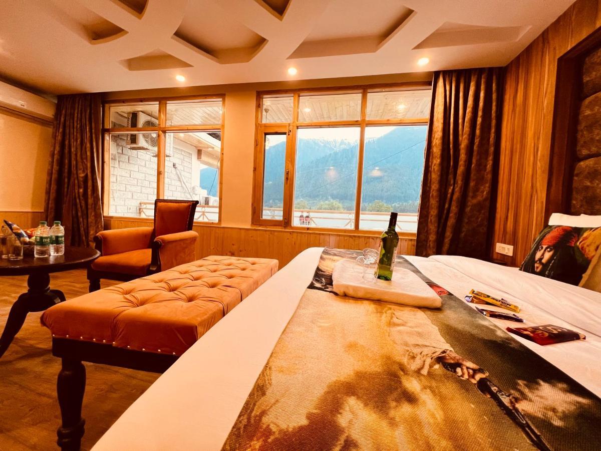 Resort Hill River - Heated & Air Cooled, Near Mall Road - Parking, Lawn, Playing Zone & Much - Couple Friendly Manali (Himachal Pradesh)