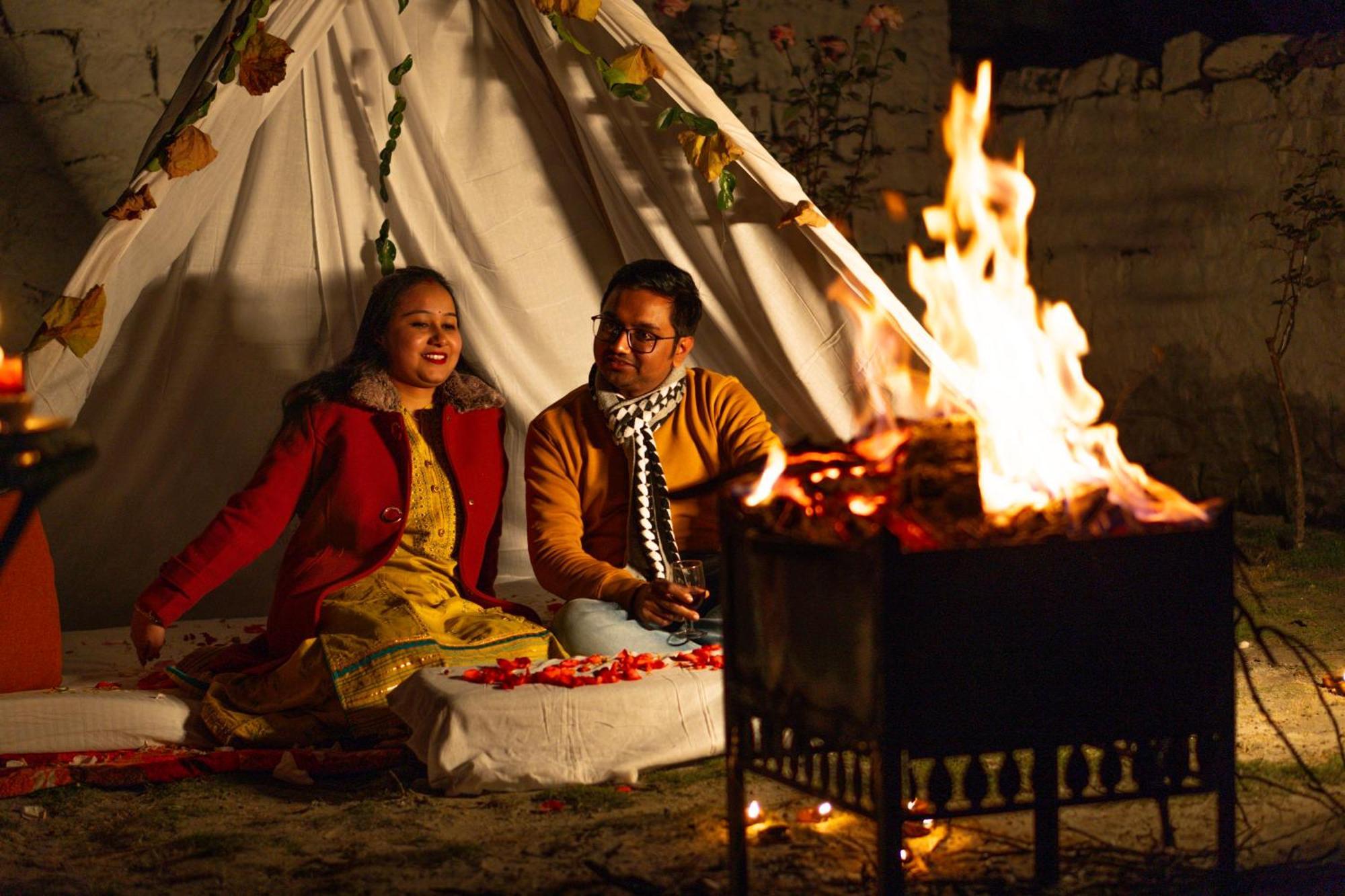 Hill River - Heated & Air Cooled, Near Mall Road - Parking, Lawn, Playing Zone & Much - Couple Friendly Resort Manali (Himachal Pradesh)